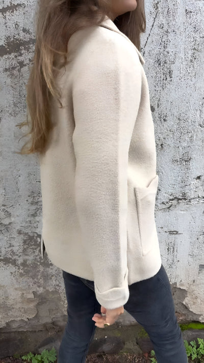 SUTTON™ | Stilren jacka med dragkedja och revers